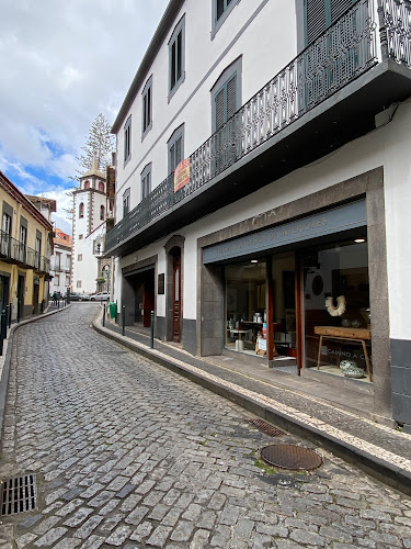 Fragmentos Mínimos - Unipessoal Lda - Funchal