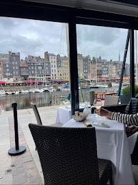 Atmosphère du Restaurant français Le Vieux Honfleur - Collection Saint Siméon - Restaurant sur le port d'Honfleur - n°5
