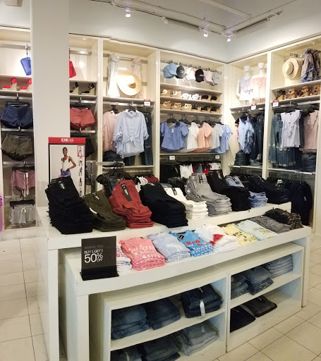 Clothing Store «Express», reviews and photos, 1250 Baltimore Pike, Springfield, PA 19064, USA