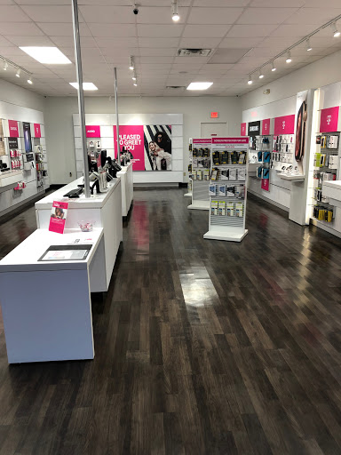 Cell Phone Store «T-Mobile», reviews and photos, 18169 Highland Rd, Baton Rouge, LA 70810, USA