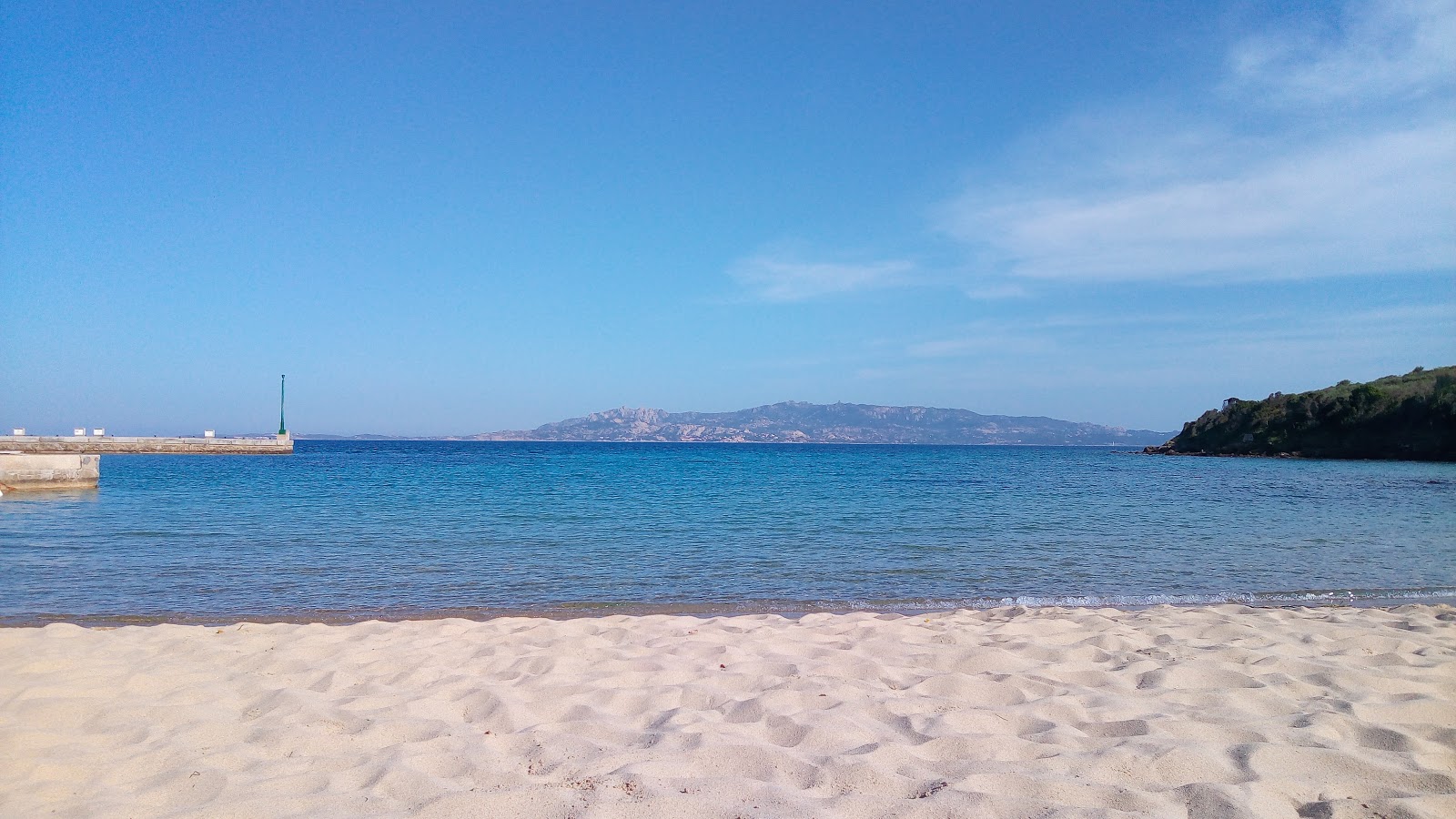 Foto von Spiaggia di Cala Capra - empfohlen für Familienreisende mit Kindern