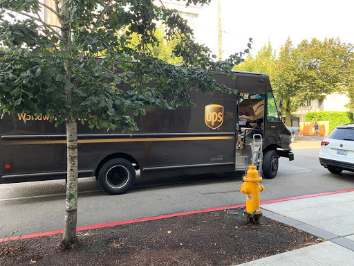 Shipping and Mailing Service «UPS Customer Center», reviews and photos, 4455 7th Ave S, Seattle, WA 98108, USA