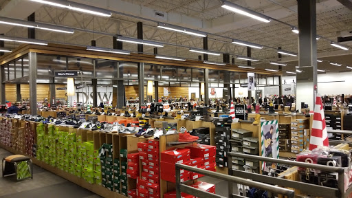 Shoe Store «DSW Designer Shoe Warehouse», reviews and photos, 2515 W 75th St, Naperville, IL 60540, USA