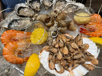 Huître du Restaurant de fruits de mer CHEZ ANTONIN - Écailler aux Halles de Lyon Paul Bocuse - n°6