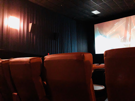Movie Theater «Studio Movie Grill», reviews and photos, 2880 Holcomb Bridge Rd, Alpharetta, GA 30022, USA