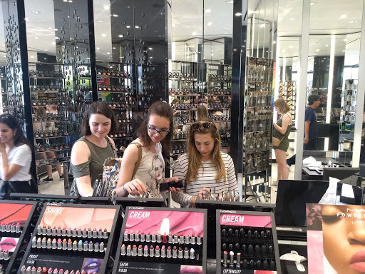 Cosmetics Store «SEPHORA», reviews and photos, 270 N Beverly Dr, Beverly Hills, CA 90210, USA