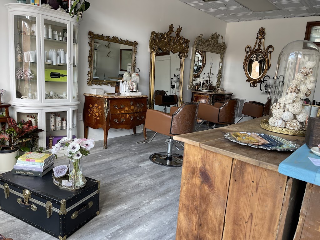 Harlow Salon 01742