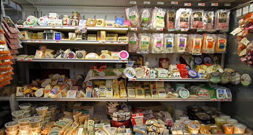 Grocery Store «Manzanita Market: The Little Apple», reviews and photos, 193 Laneda Ave, Manzanita, OR 97130, USA