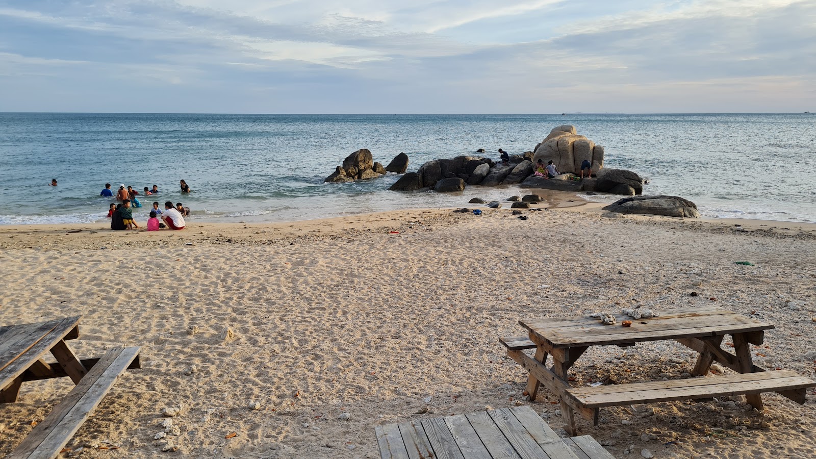 Photo de Ca Na Beach protégé par des falaises
