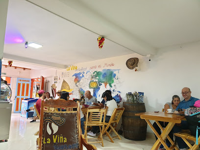 Restaurante Parrilla Bar Balcón de la Avenida - Cl. 32 #29-45, Guatape, Guatapé, Antioquia, Colombia