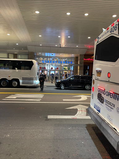 Computer Store «Apple Queens Center», reviews and photos, 90-15 Queens Blvd, Elmhurst, NY 11373, USA