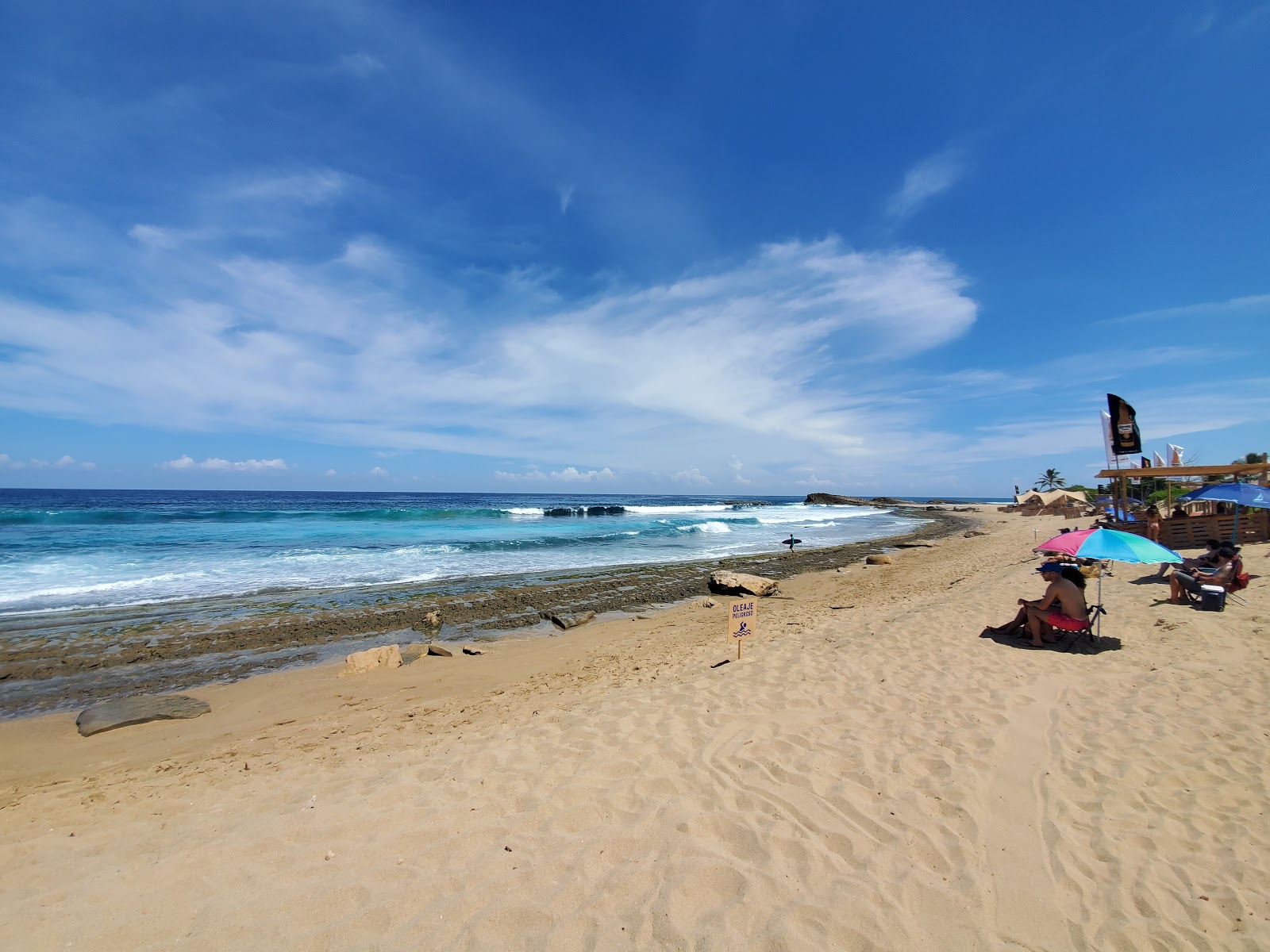 Foto von Middles beach mit beiger sand Oberfläche