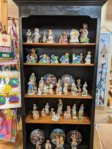 Thrift Store «Re-Uzit Shop of New Holland», reviews and photos, 707 W Main St, New Holland, PA 17557, USA