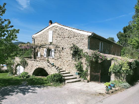 Photo Chambre d'hôtes À L'ombre bleue du figuier 07200 Ailhon