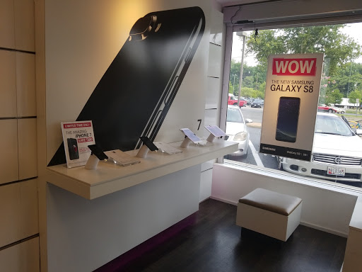 Cell Phone Store «T-Mobile», reviews and photos, 2908 Hamilton St, Hyattsville, MD 20782, USA