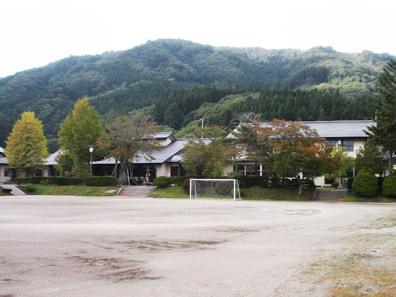 遠野市立綾織小学校