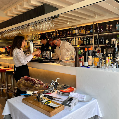 Kram GastroGrilling OysterBar & Restaurant - Av. Meritxell, 90, AD500 Andorra la Vella, Andorra