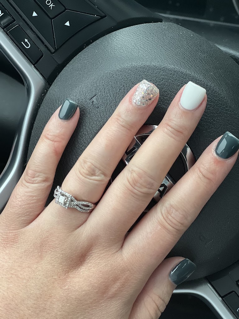 Chique Nails & Spa 35010