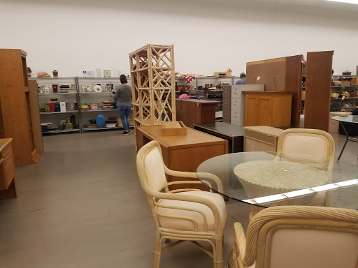 Thrift Store «Deseret Industries Thrift Store», reviews and photos, 6825 W Bell Rd, Glendale, AZ 85308, USA