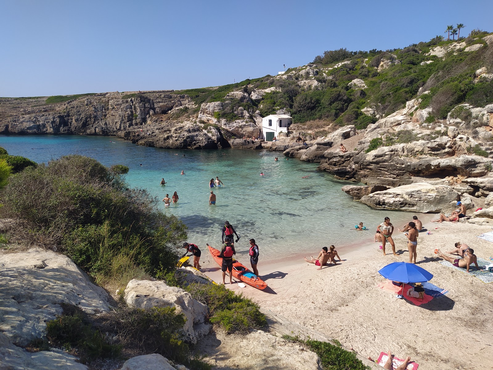 Foto di Cala Binidali con molto pulito livello di pulizia