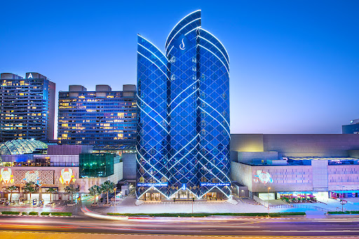 Hotels spend the day Dubai