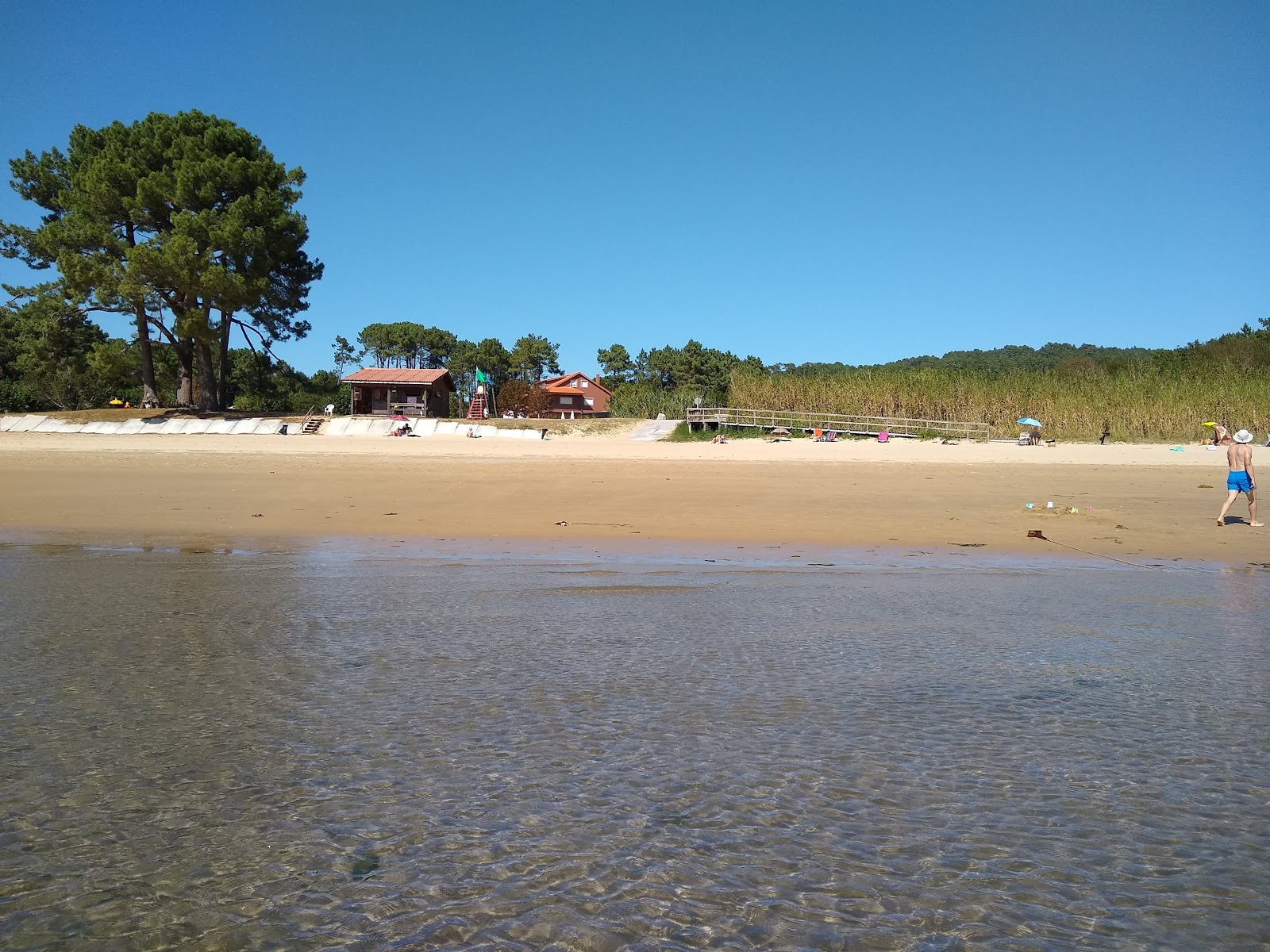 Fotografie cu Praia de Brona și așezarea
