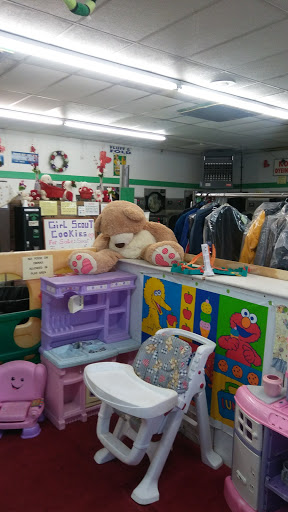 Laundromat «Tubs & Tumbler Coin Laundry & Dry Cleaning Service», reviews and photos, 3680 Elizabeth St, Wayne, MI 48184, USA