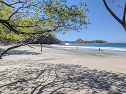 Prieta Beach'in fotoğrafı geniş bir kıyı şeridi ile birlikte