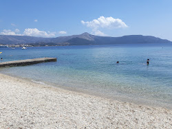 Foto von Kefala beach mit geräumige bucht