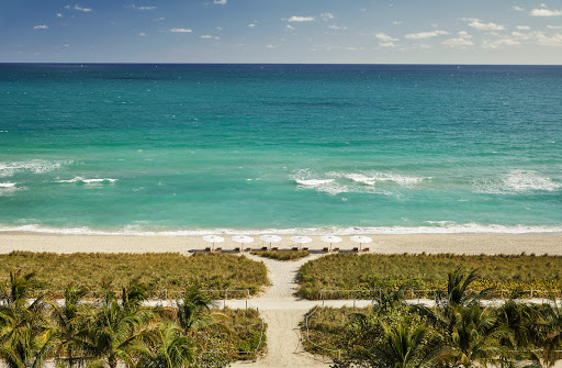 Luxury Hotel «Four Seasons Hotel at The Surf Club, Surfside, Florida», reviews and photos, 9101 Collins Ave, Surfside, FL 33154, USA