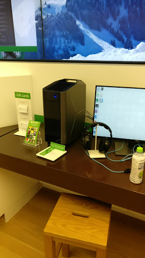 Computer Store «Microsoft Store - Freehold Raceway Mall», reviews and photos, 3710 U.S. 9, Freehold, NJ 07728, USA