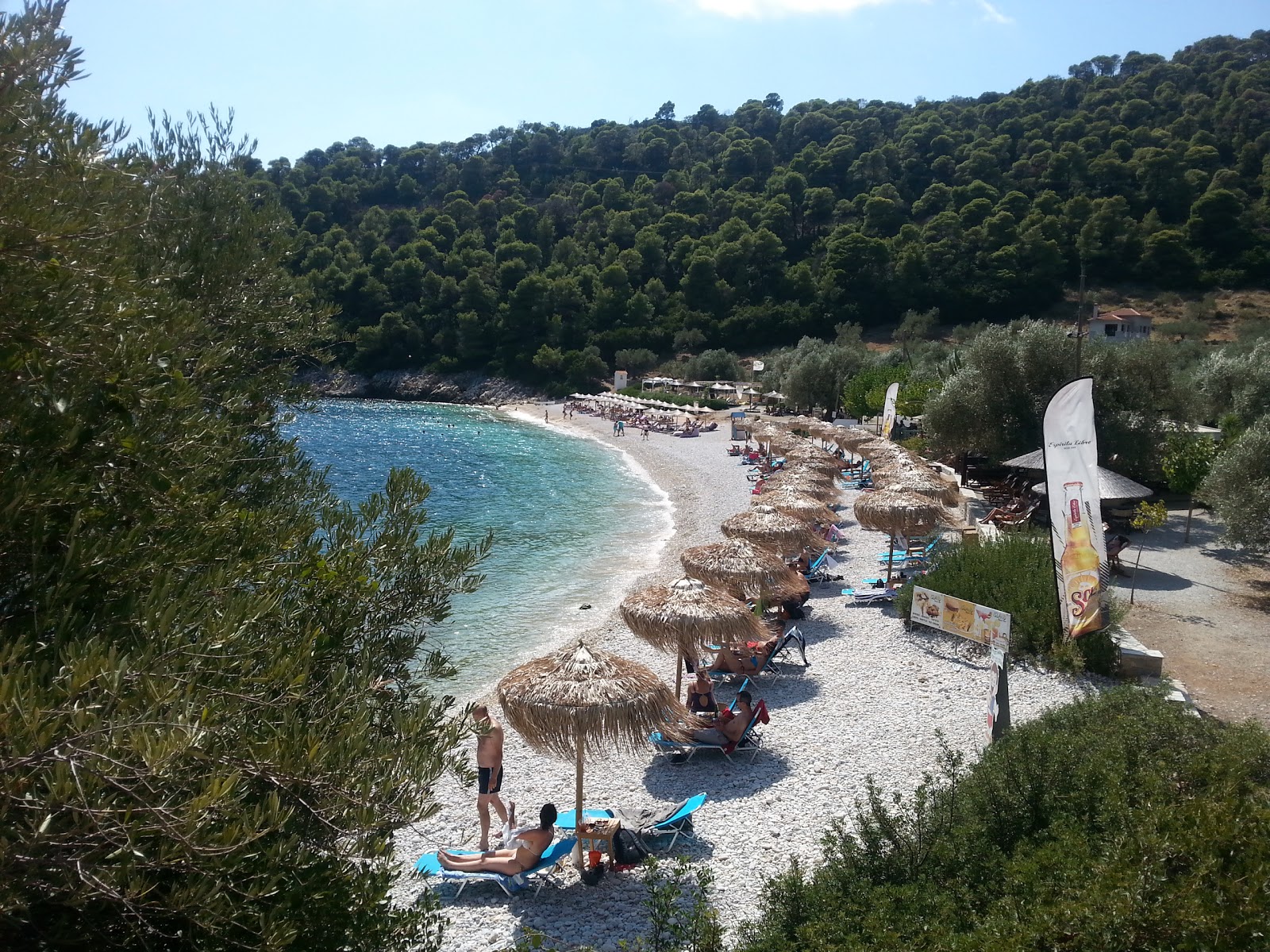 Foto de Isomata beach con guijarro gris superficie