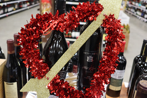 Liquor Store «Whitehouse Liquor & Wine», reviews and photos, 650 Hylan Dr, Rochester, NY 14623, USA