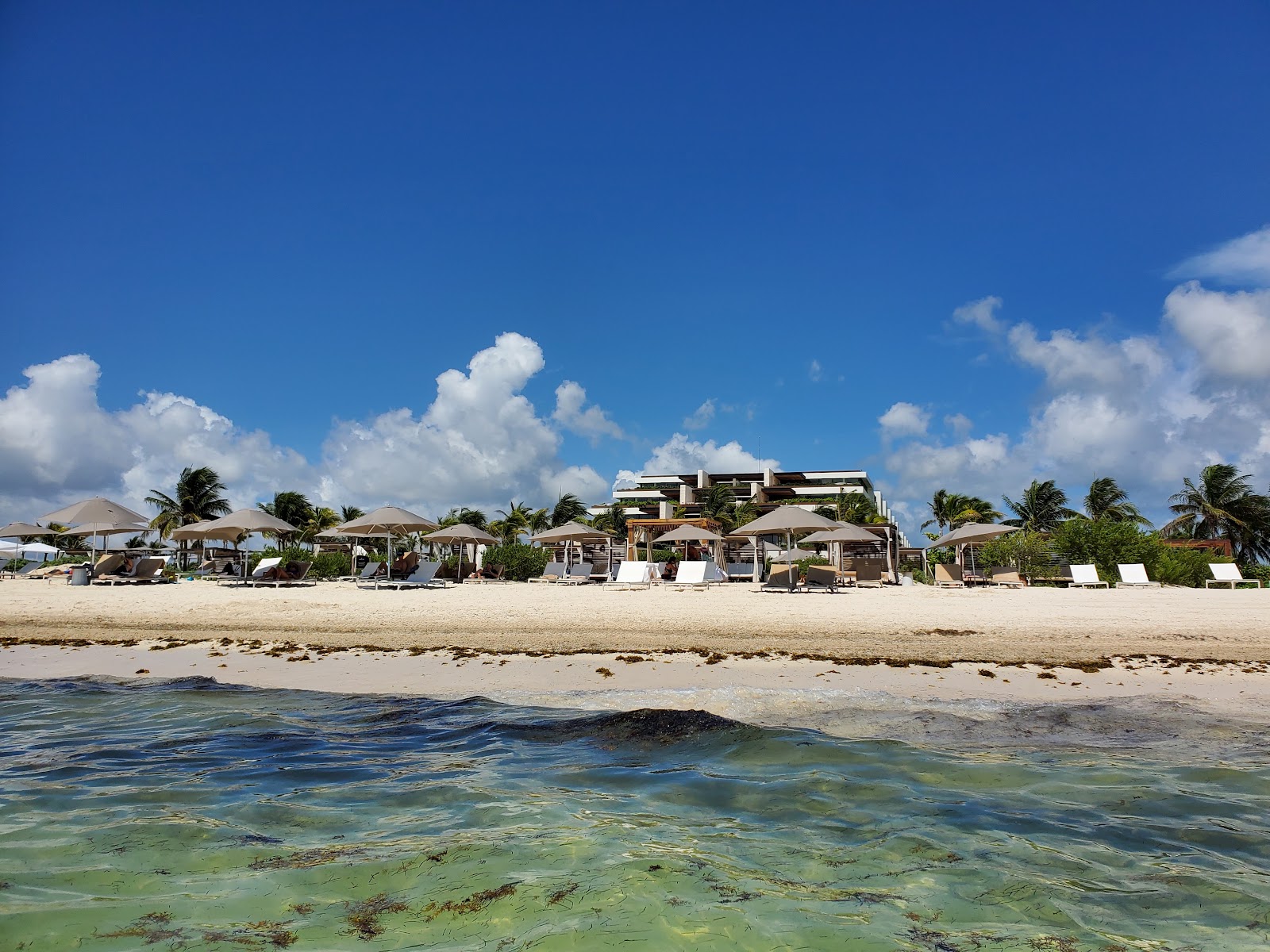 Φωτογραφία του Παραλία Mujeres με επίπεδο καθαριότητας εν μέρει καθαρό
