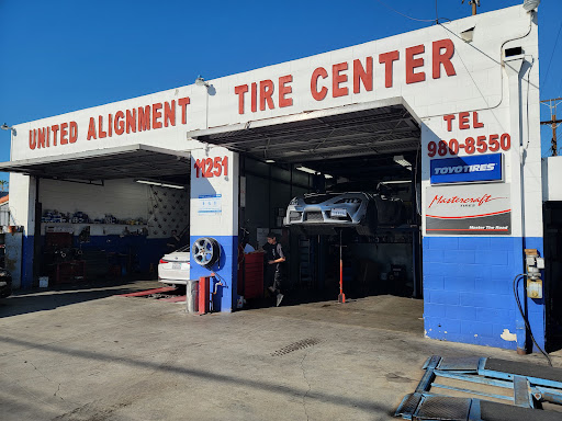 United Alignment & Tire Center image