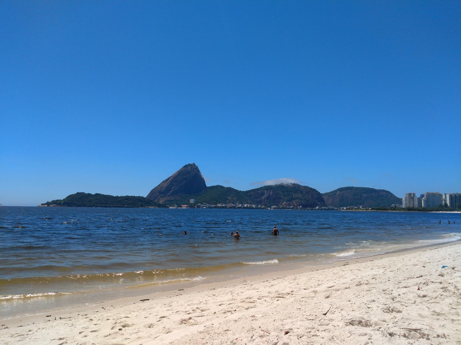 Praia do Flamengo'in fotoğrafı düz ve uzun ile birlikte