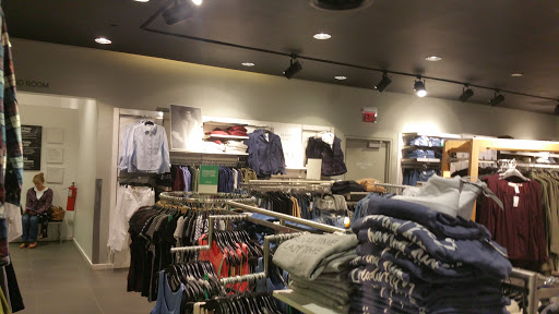 Clothing Store «H&M», reviews and photos, 206 Legacy Blvd, Dedham, MA 02026, USA