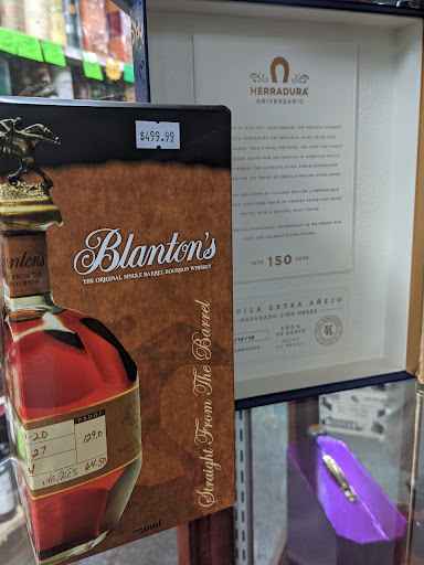 Liquor Store «Tip Top Liquor Warehouse», reviews and photos, 90 Dry Creek Rd, Healdsburg, CA 95448, USA