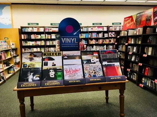 Book Store «Barnes & Noble», reviews and photos, 720 Hawthorne Center, Vernon Hills, IL 60061, USA