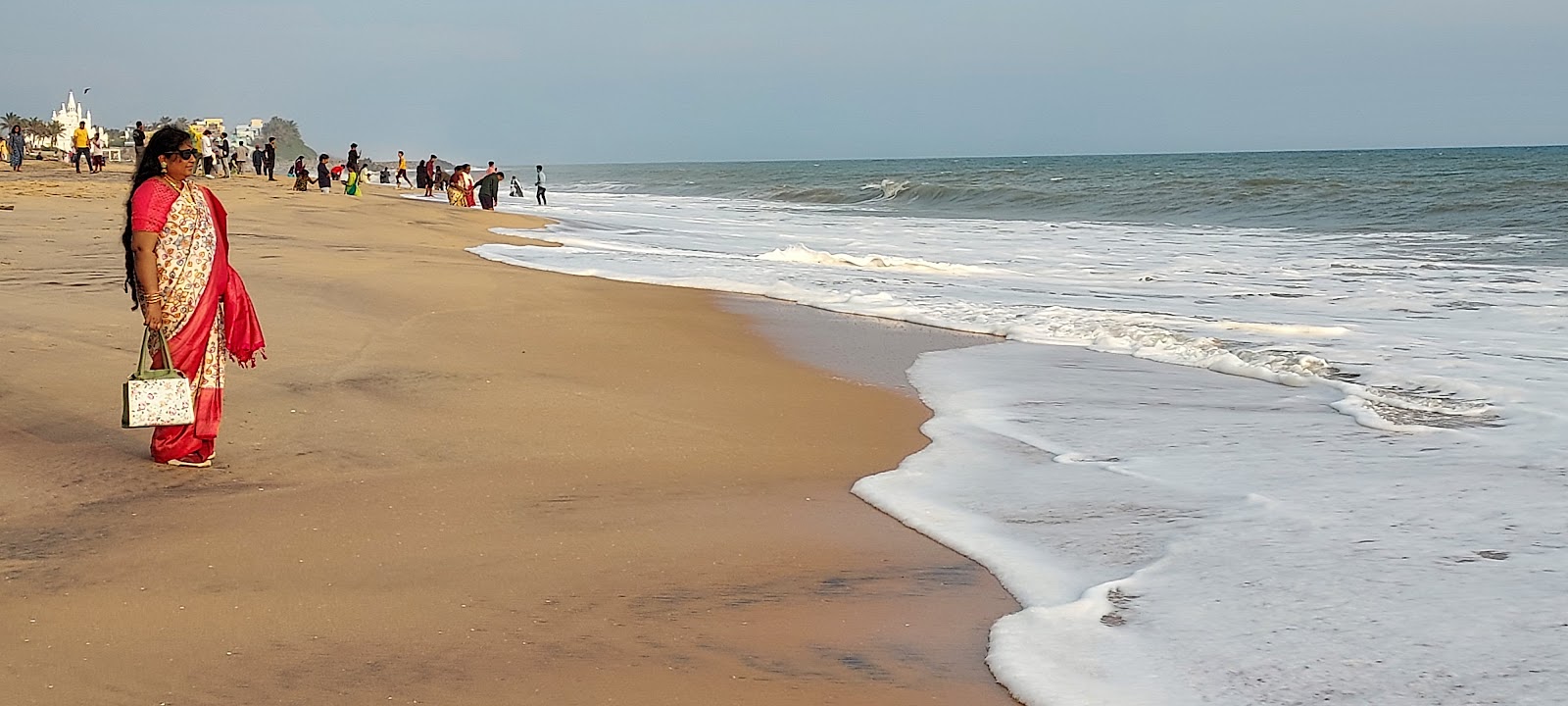 Φωτογραφία του Sanguthurai Beach με μακρά ευθεία ακτή