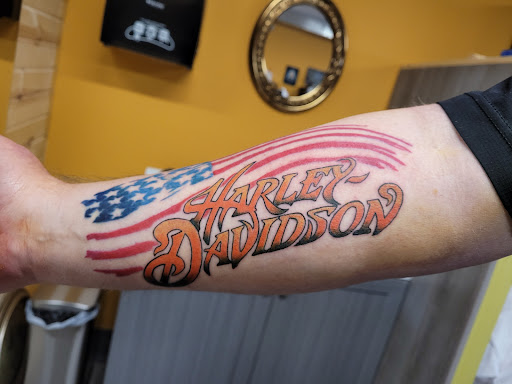 Tattoo Shop «Bombshell Tattoo & Body Piercing», reviews and photos, 1 E Eau Claire St, Rice Lake, WI 54868, USA