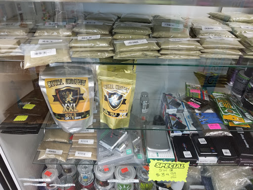 Tobacco Shop «Habits Vape & Smoke shop», reviews and photos, 8391 Folsom Blvd, Sacramento, CA 95826, USA