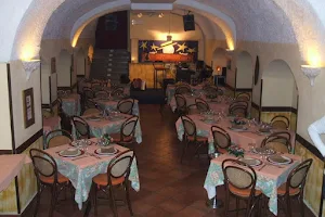 Ristorante 'A Canzuncella by night NAPOLI NOTTE image