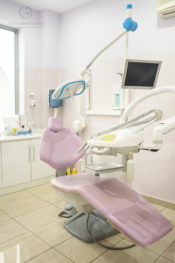 Clínica Dental Ruiz Rivas - Dentista en Torre del - P.º Larios, 2, 29740 Torre del Mar, Málaga