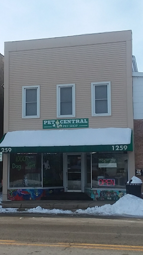 Pet Central, 1259 N Green St, McHenry, IL 60050, USA, 
