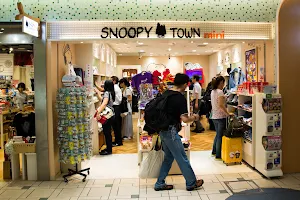 Snoopy Town Mini Tokyo Station First Avenue image