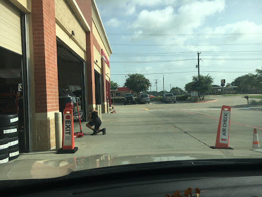 Tire Shop «Discount Tire Store - Rowlett, TX», reviews and photos, 5150 Lakeview Pkwy, Rowlett, TX 75088, USA