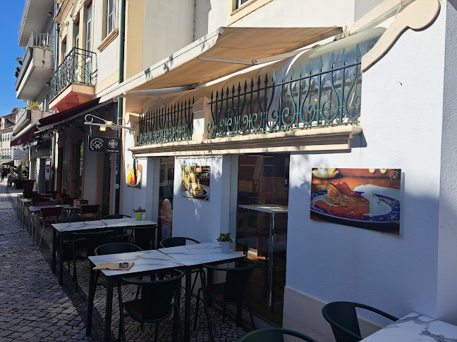Entre copos e chavenas - Restaurante