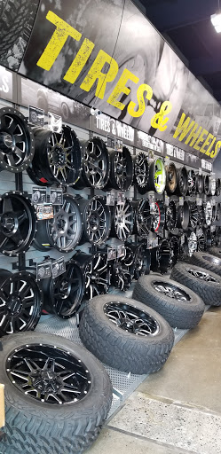 Truck Accessories Store «4 Wheel Parts - Portland - South Tabor», reviews and photos, 2700 SE 82nd Ave, Portland, OR 97266, USA