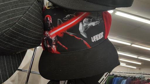 Thrift Store «The Salvation Army Family Store & Donation Center», reviews and photos, 2151 W Devon Ave, Chicago, IL 60659, USA